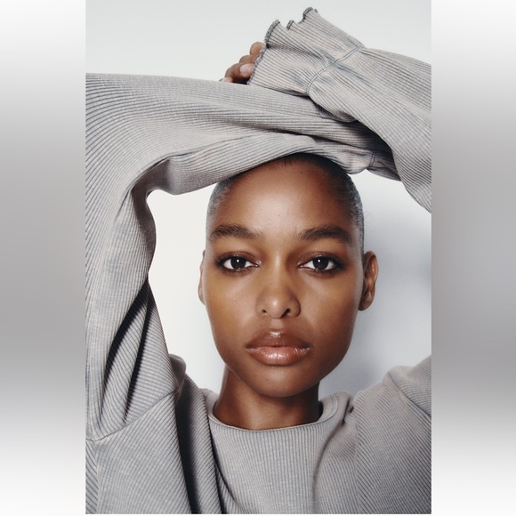 ✨SALE✨ ZARA WASHED EFFECT RIB SWEATSHIRT
✨SALE✨ - Picture 2 of 10